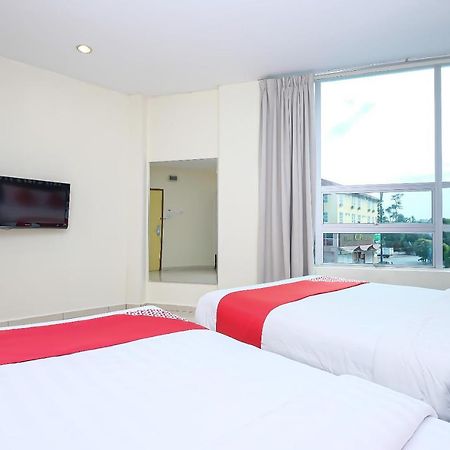 Oyo 89493 Q Hotel Mentakab Mentekab Екстериор снимка