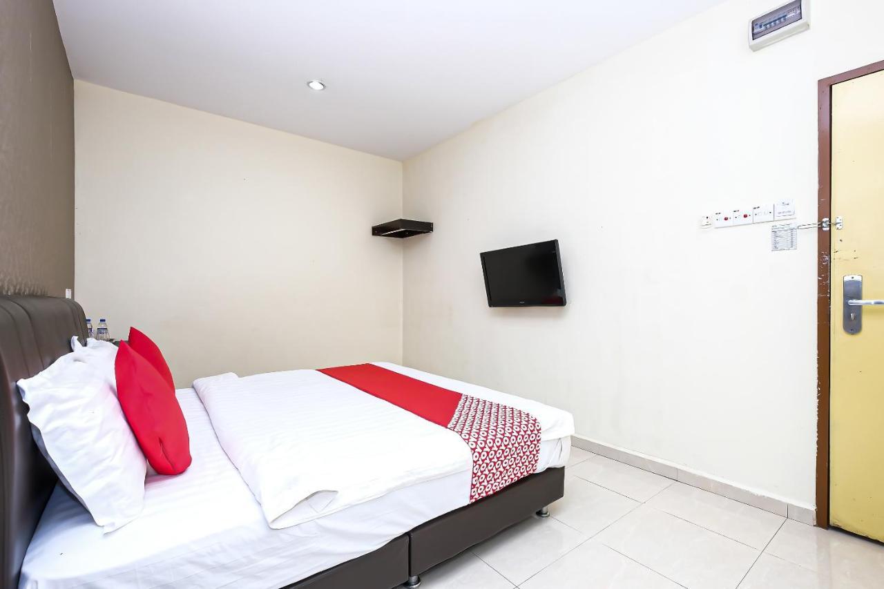 Oyo 89493 Q Hotel Mentakab Mentekab Екстериор снимка