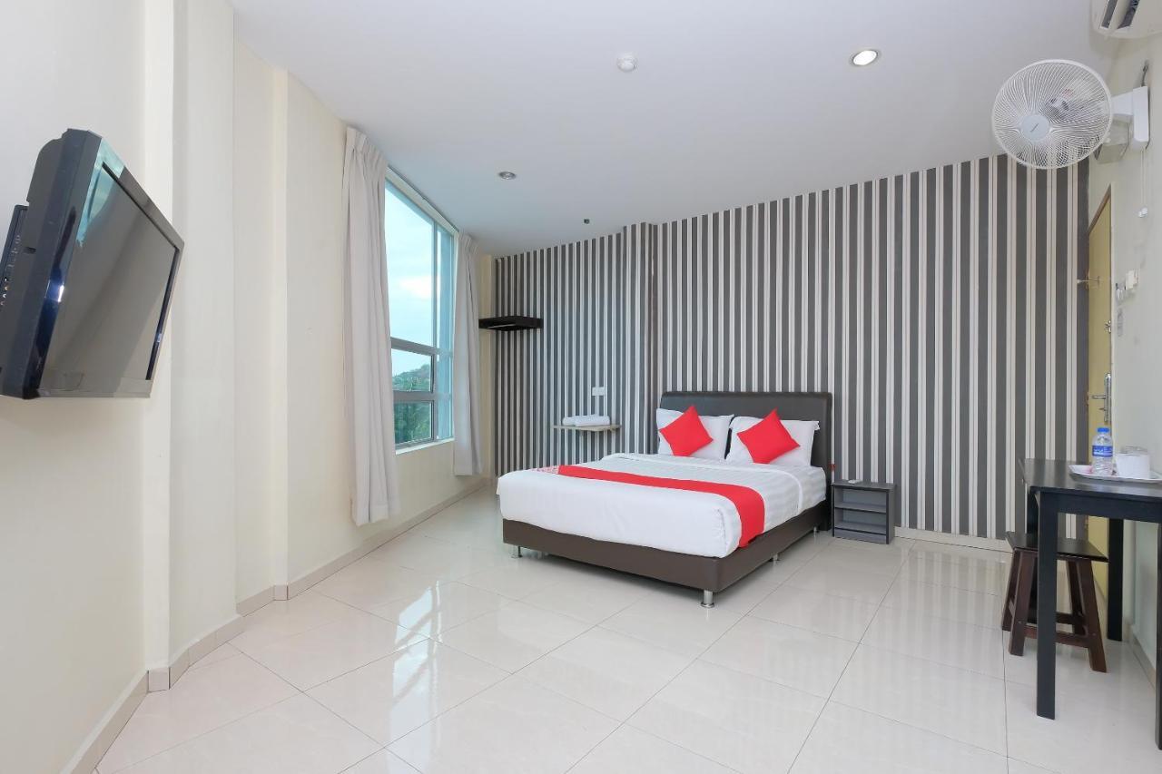 Oyo 89493 Q Hotel Mentakab Mentekab Екстериор снимка