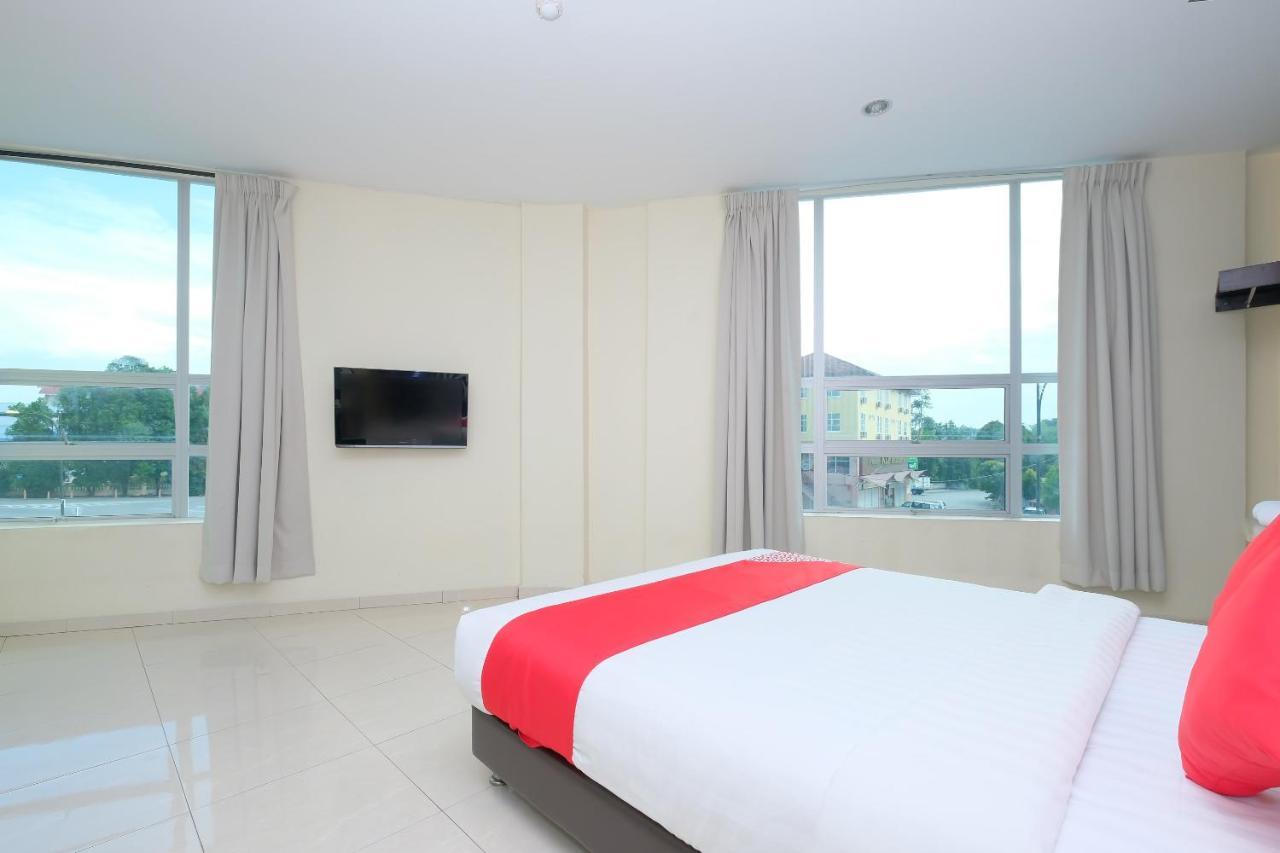 Oyo 89493 Q Hotel Mentakab Mentekab Екстериор снимка