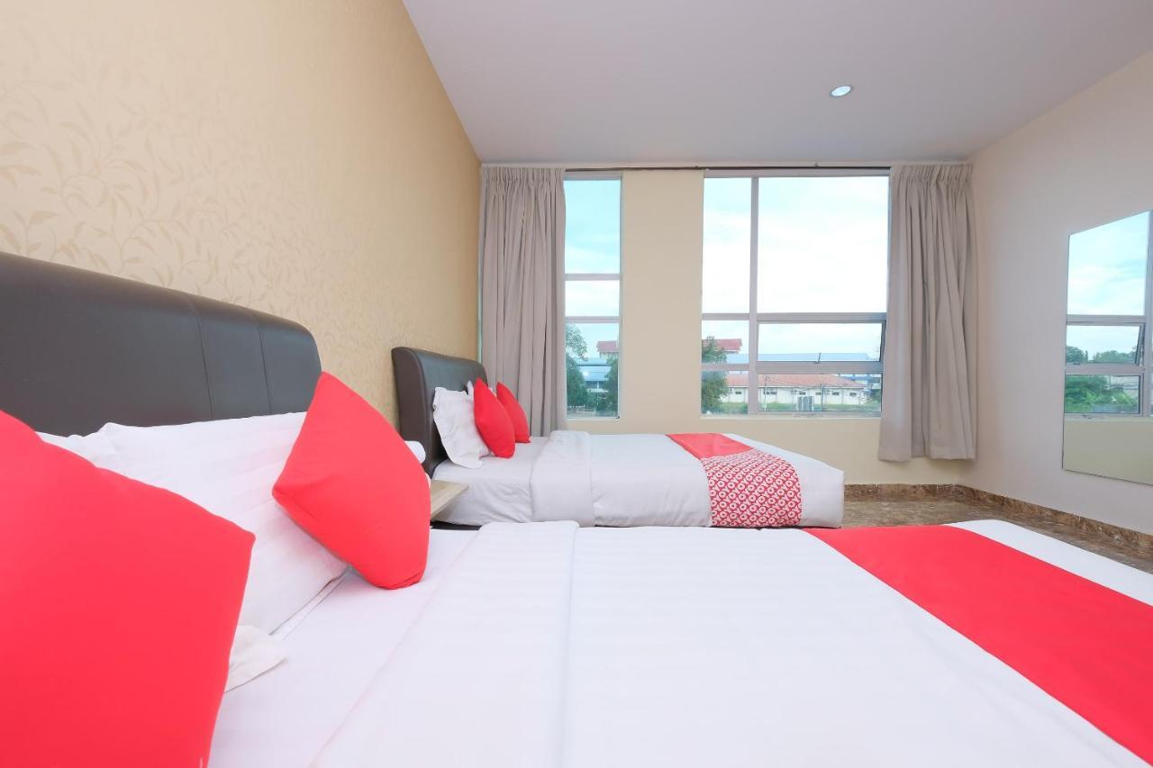 Oyo 89493 Q Hotel Mentakab Mentekab Екстериор снимка