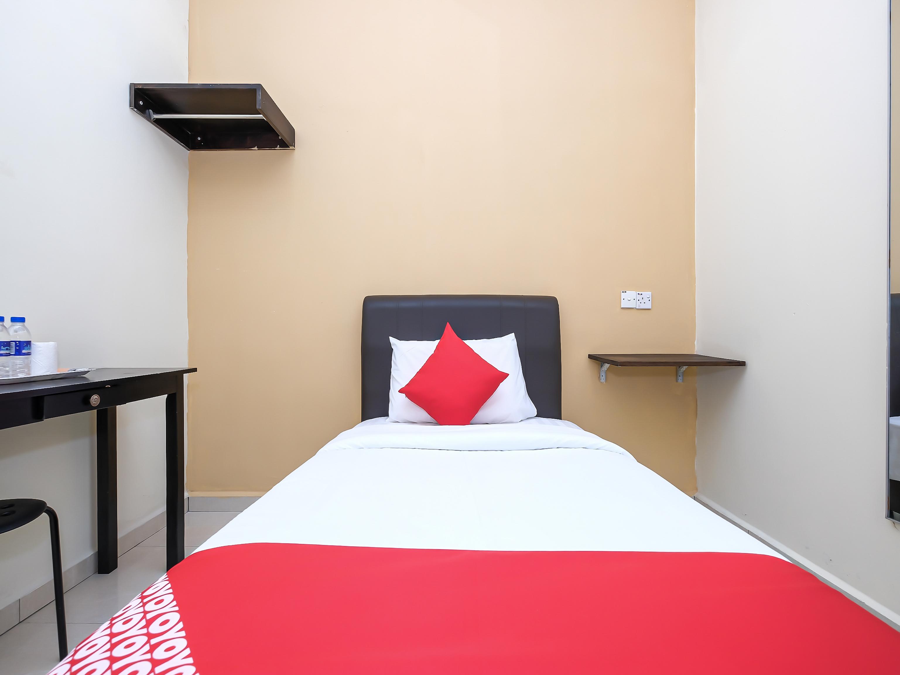 Oyo 89493 Q Hotel Mentakab Mentekab Екстериор снимка