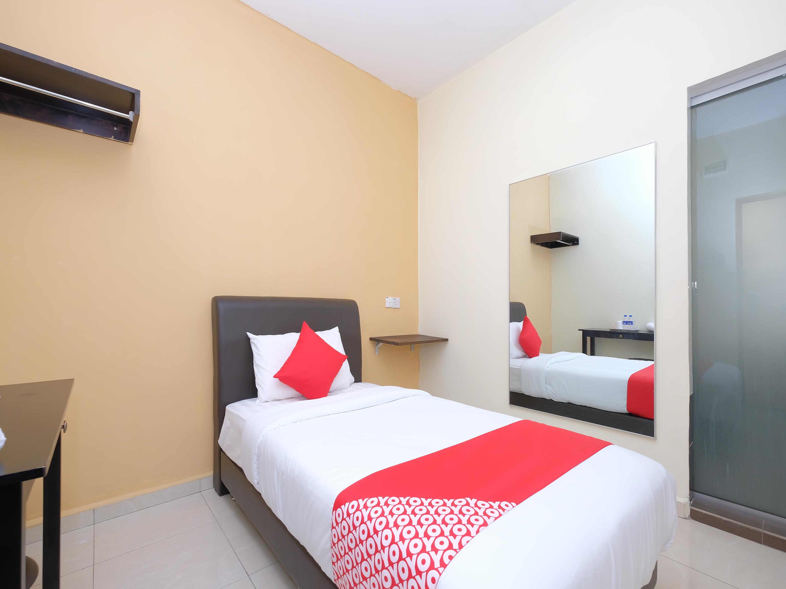 Oyo 89493 Q Hotel Mentakab Mentekab Екстериор снимка