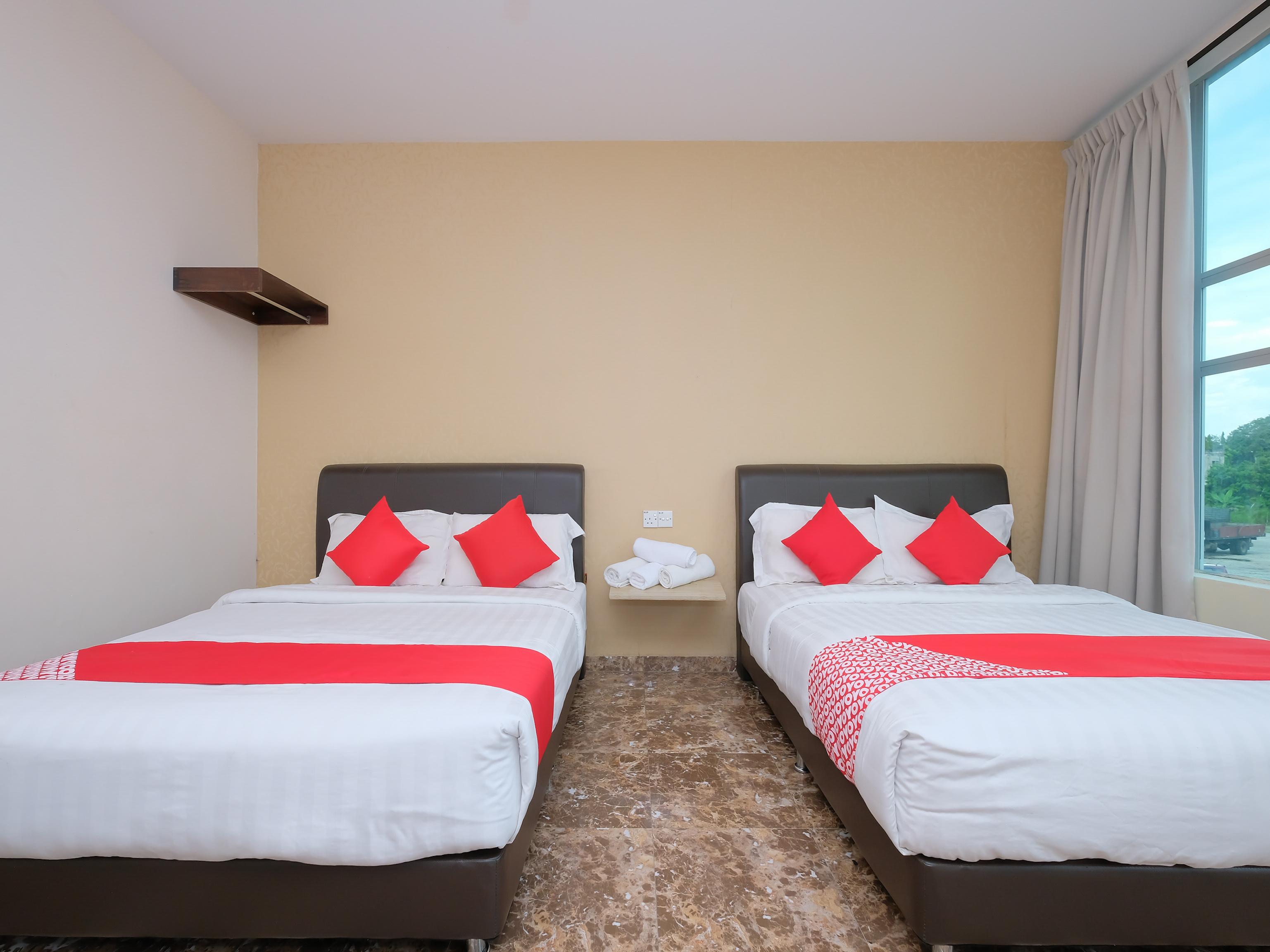 Oyo 89493 Q Hotel Mentakab Mentekab Екстериор снимка