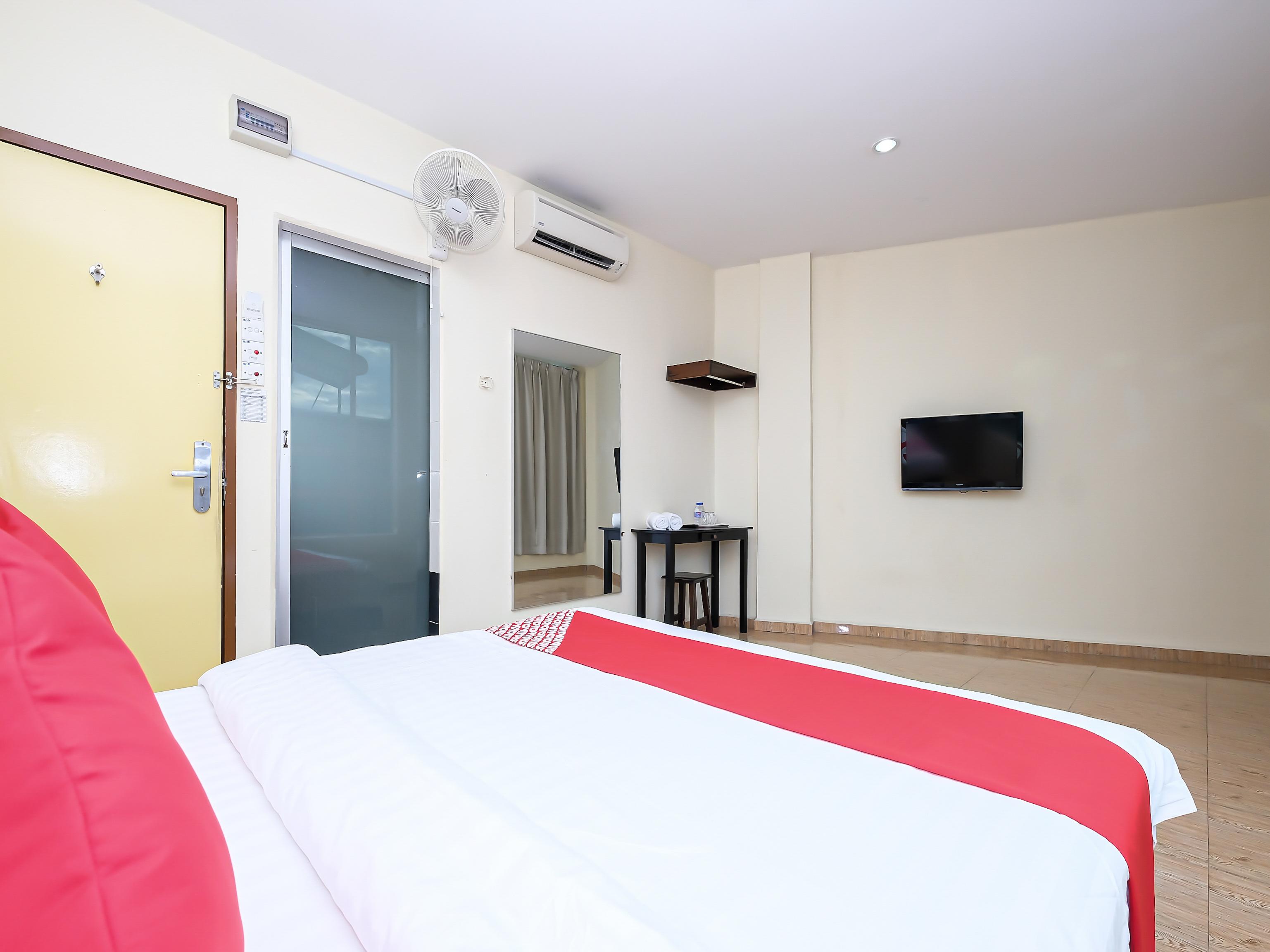 Oyo 89493 Q Hotel Mentakab Mentekab Екстериор снимка