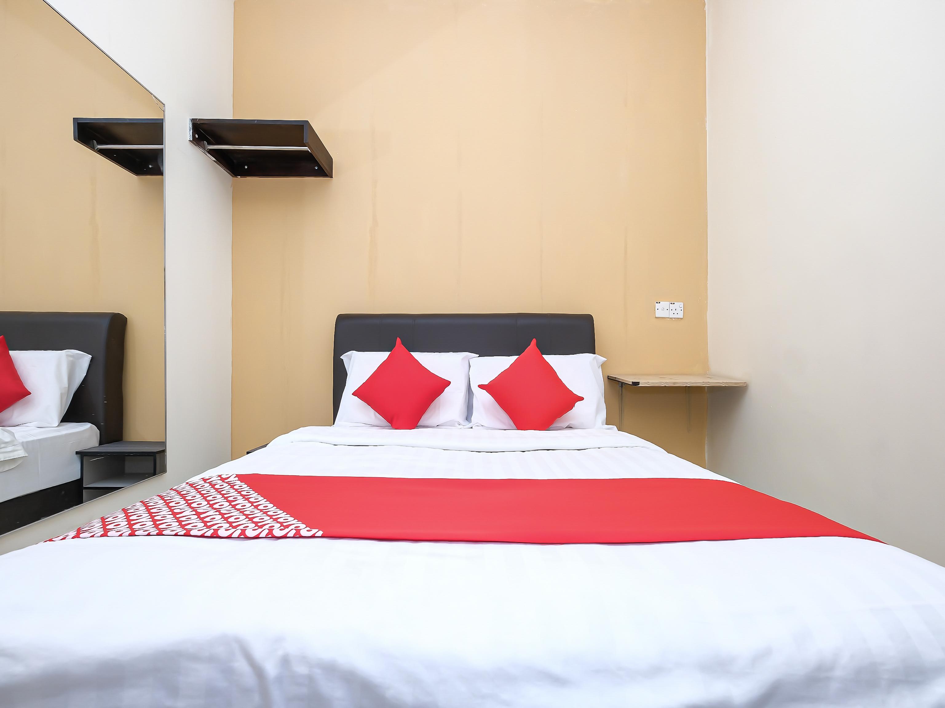 Oyo 89493 Q Hotel Mentakab Mentekab Екстериор снимка