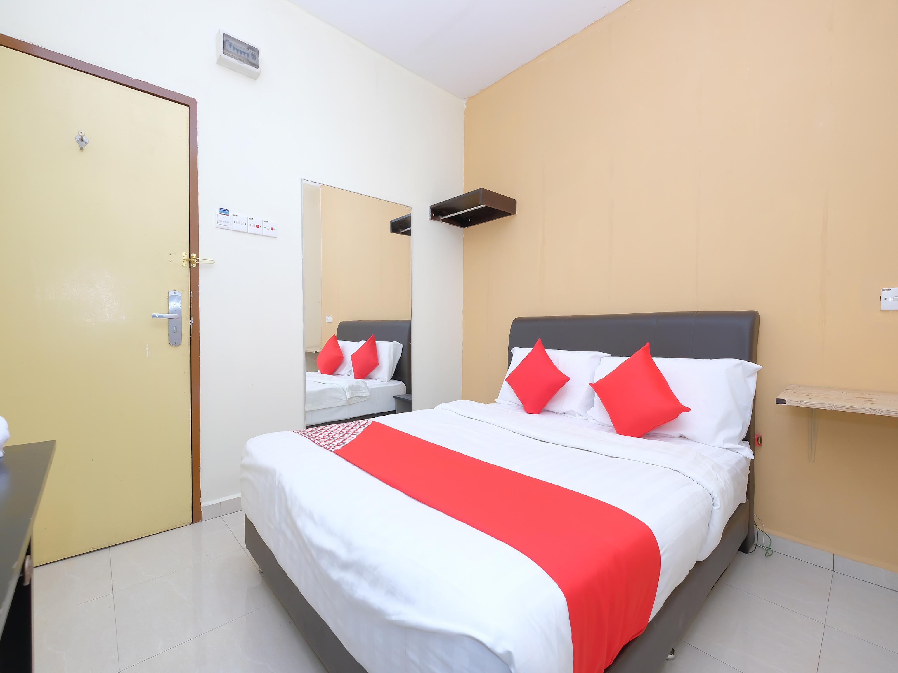 Oyo 89493 Q Hotel Mentakab Mentekab Екстериор снимка