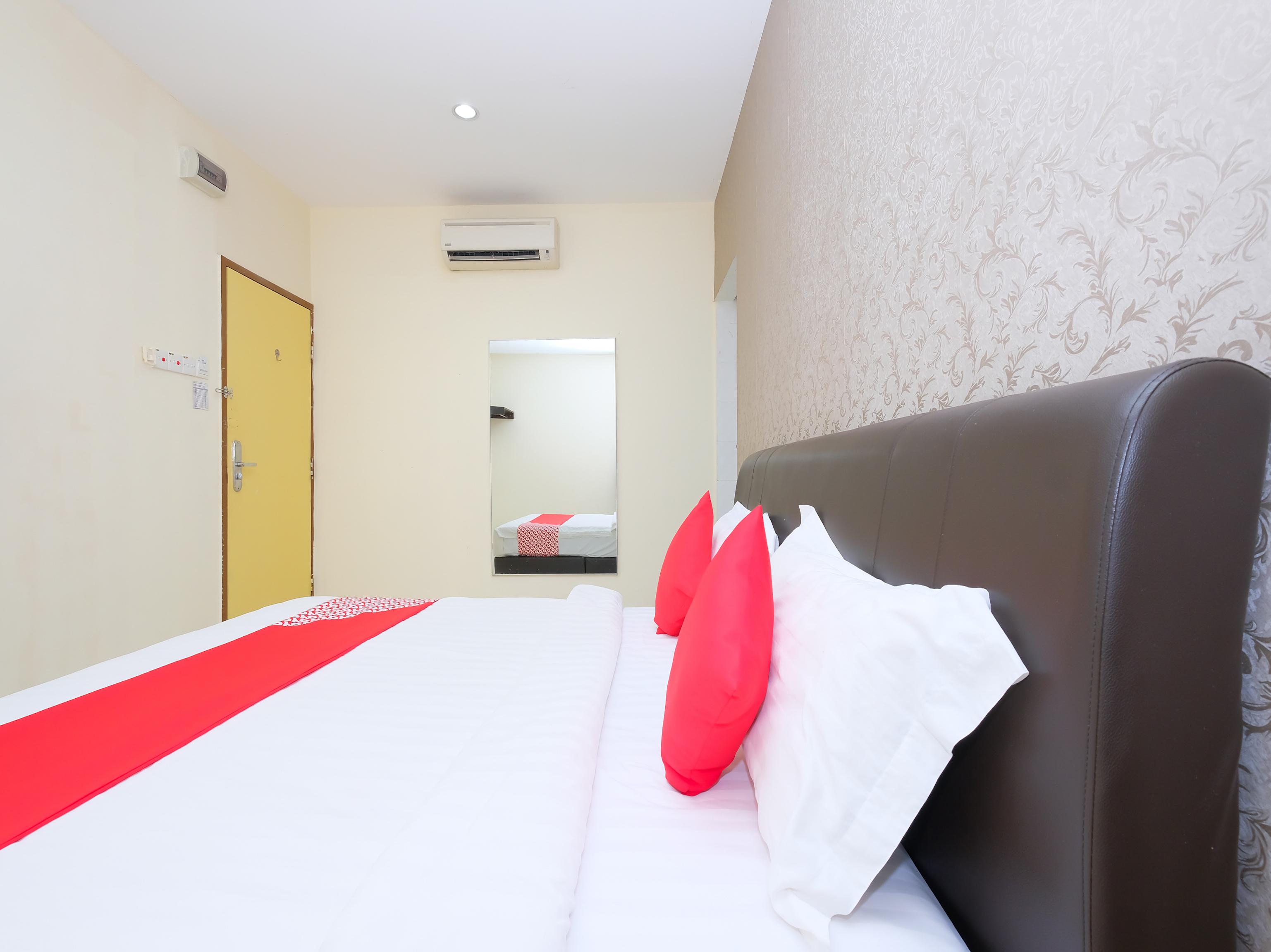 Oyo 89493 Q Hotel Mentakab Mentekab Екстериор снимка