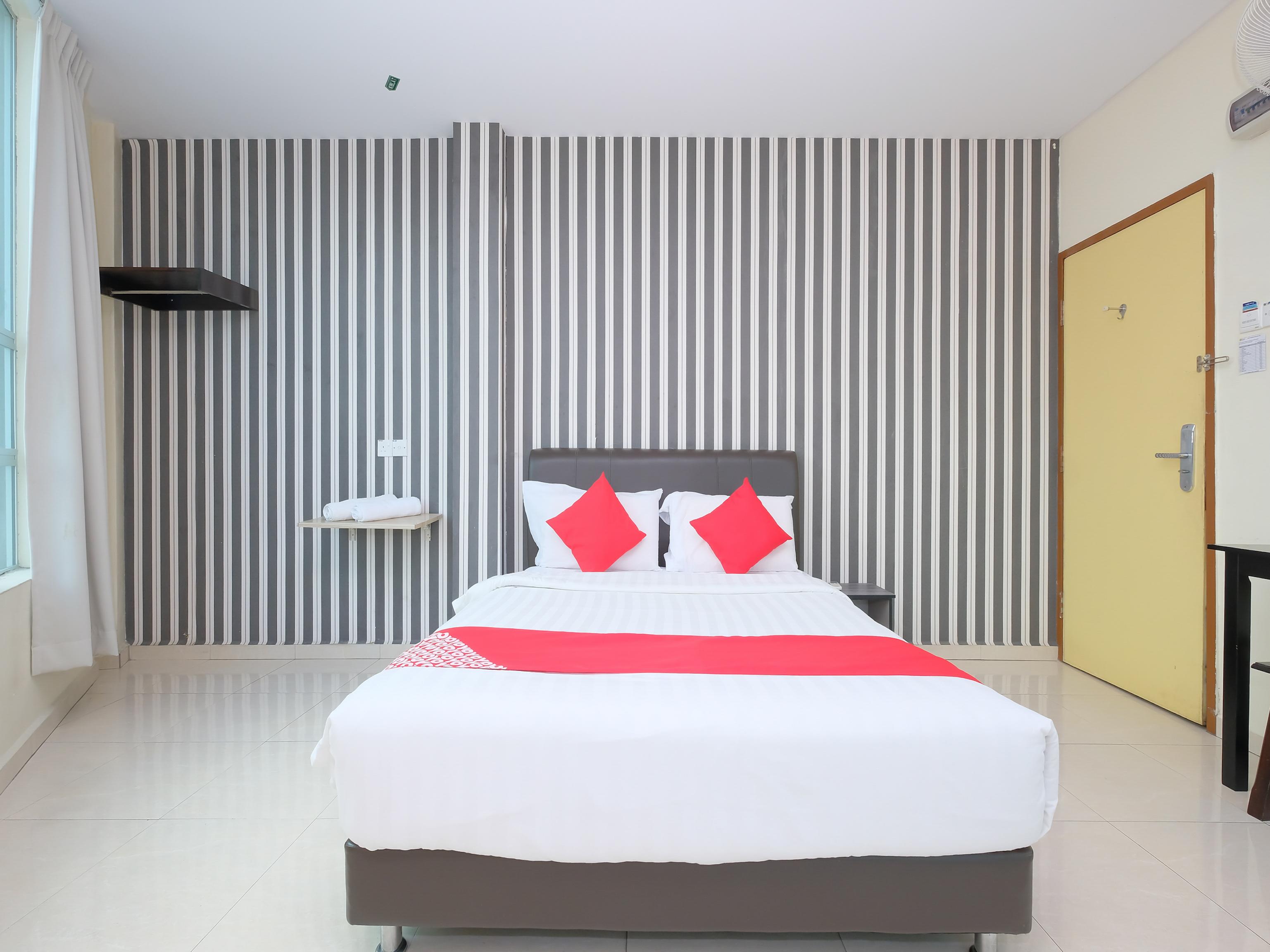 Oyo 89493 Q Hotel Mentakab Mentekab Екстериор снимка