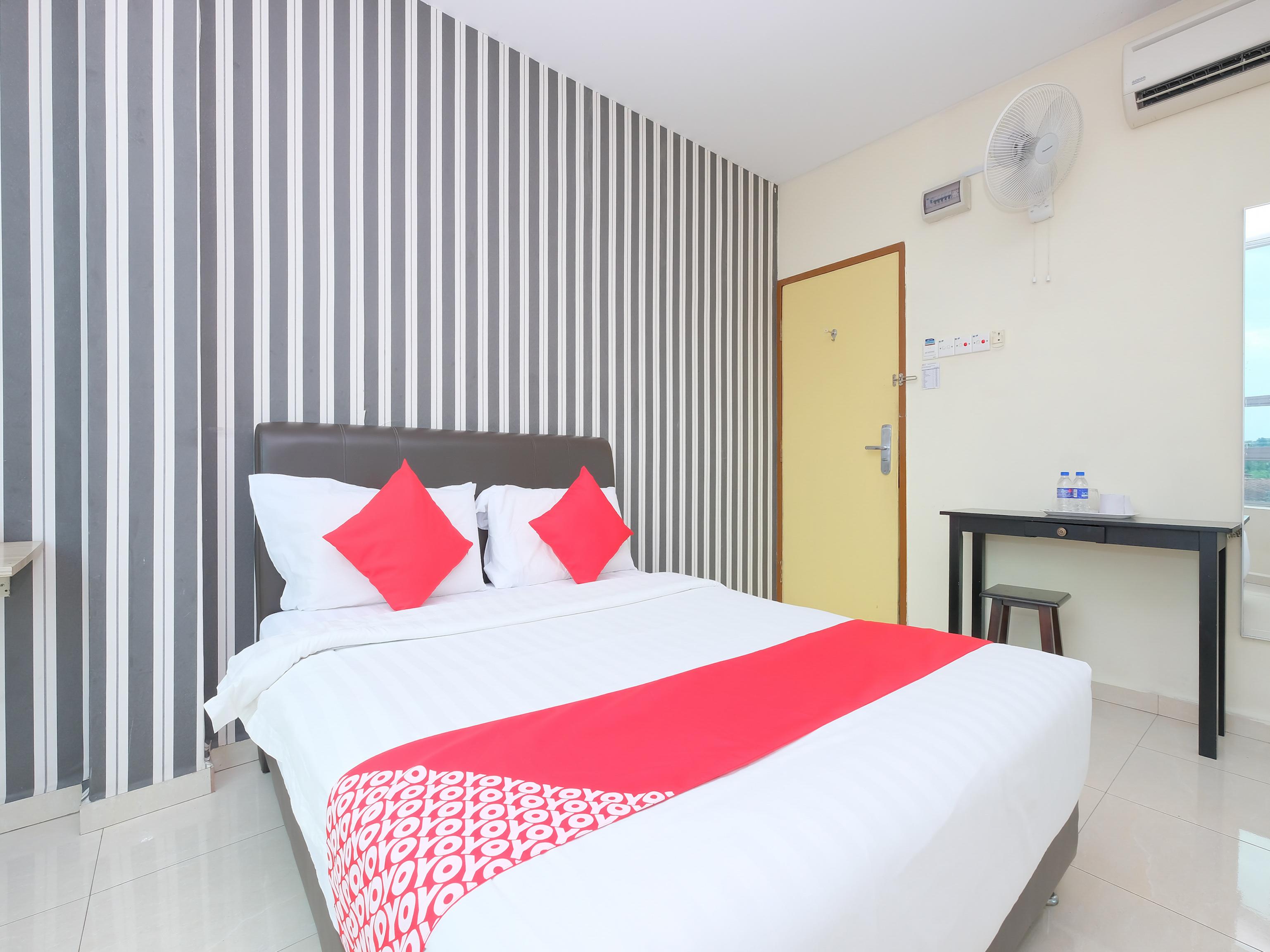 Oyo 89493 Q Hotel Mentakab Mentekab Екстериор снимка