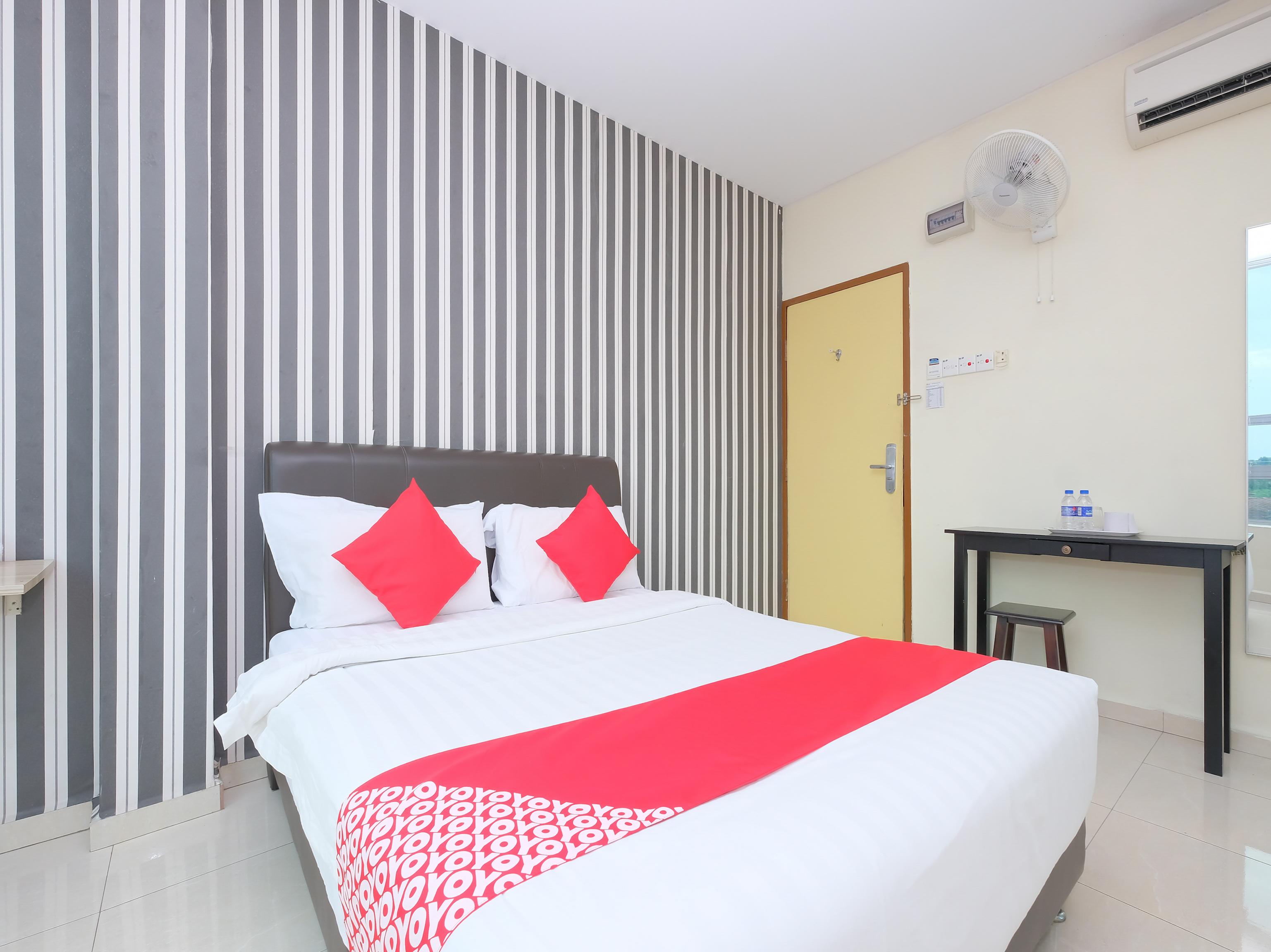 Oyo 89493 Q Hotel Mentakab Mentekab Екстериор снимка