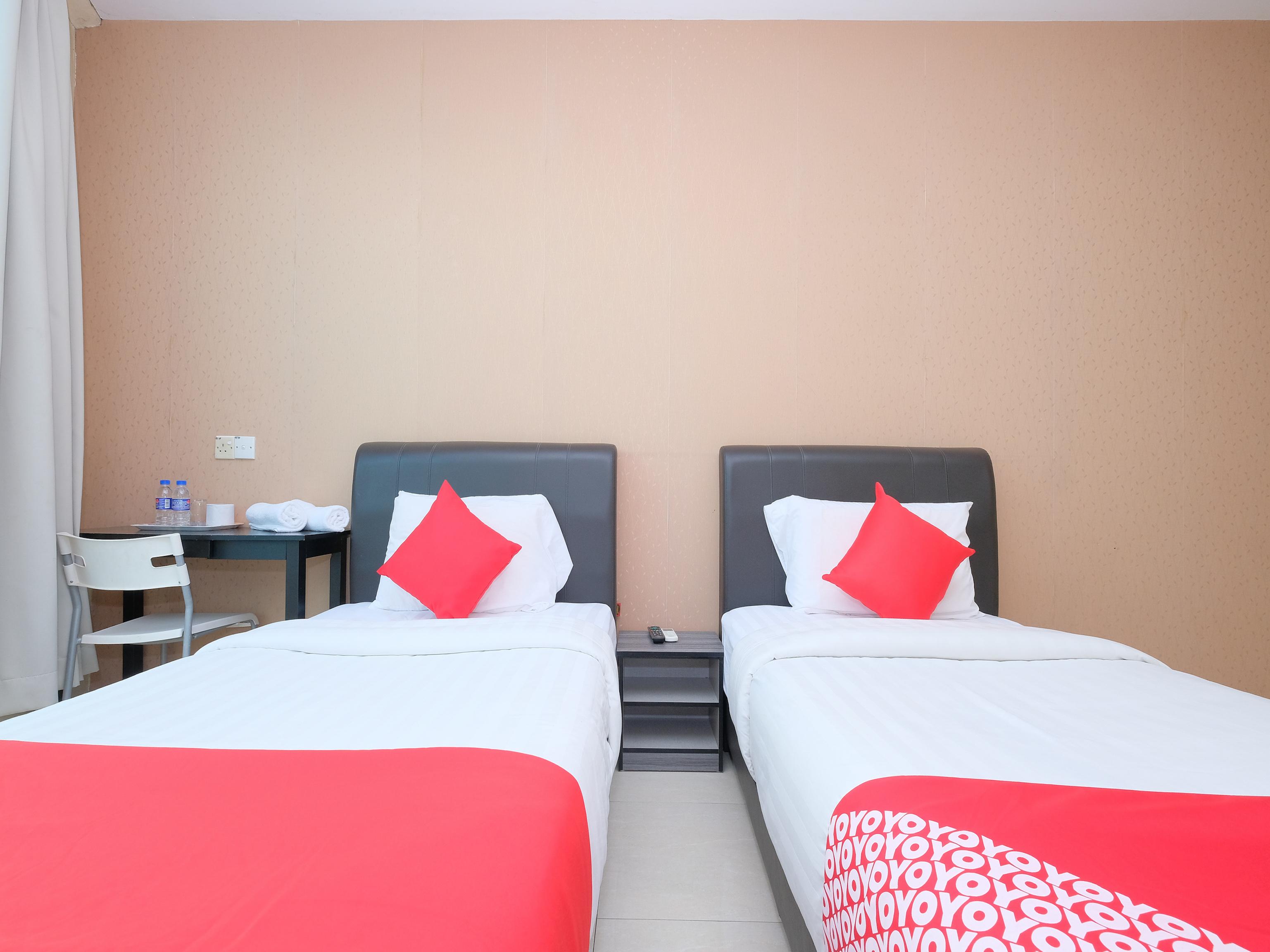 Oyo 89493 Q Hotel Mentakab Mentekab Екстериор снимка
