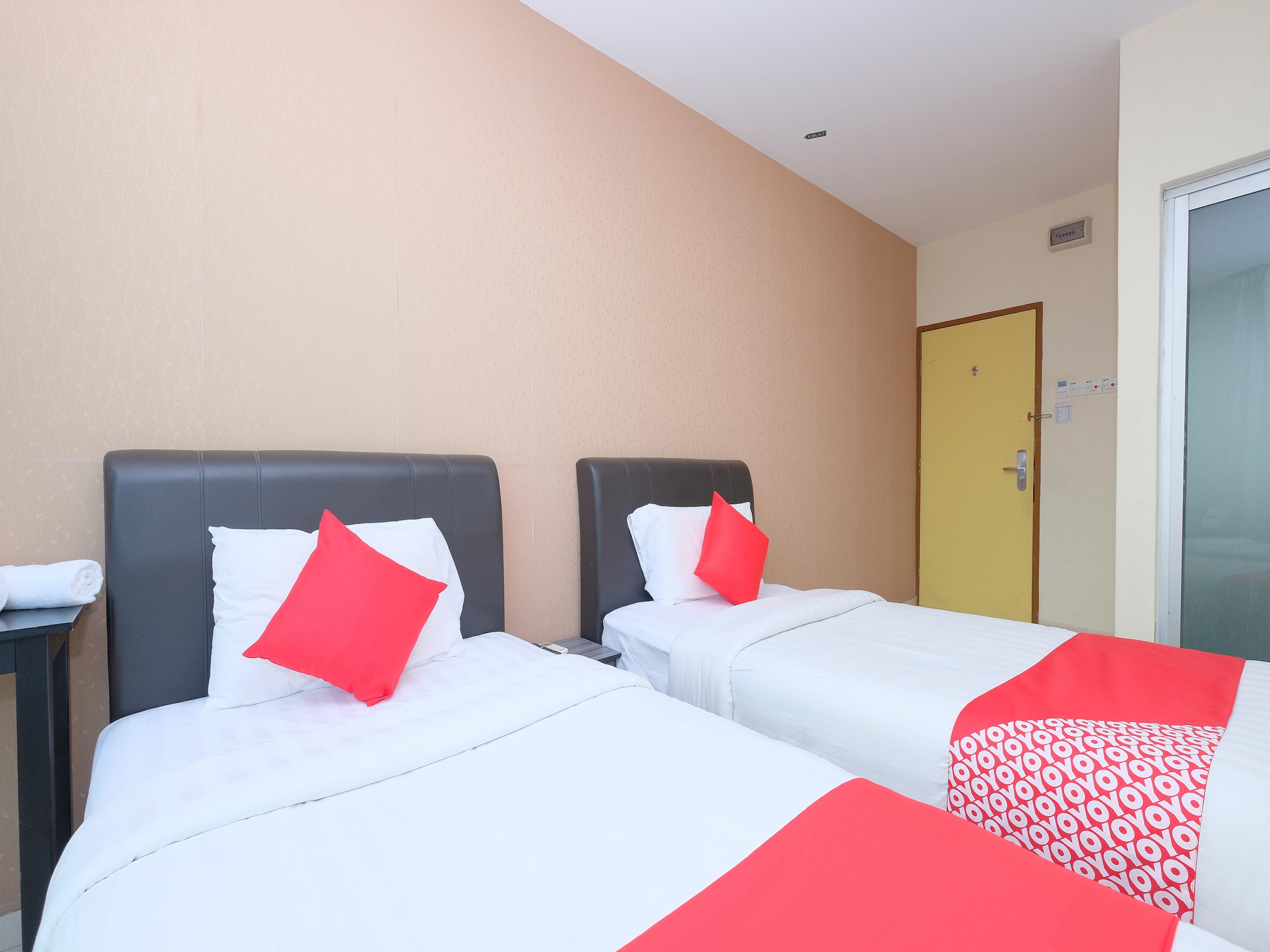 Oyo 89493 Q Hotel Mentakab Mentekab Екстериор снимка