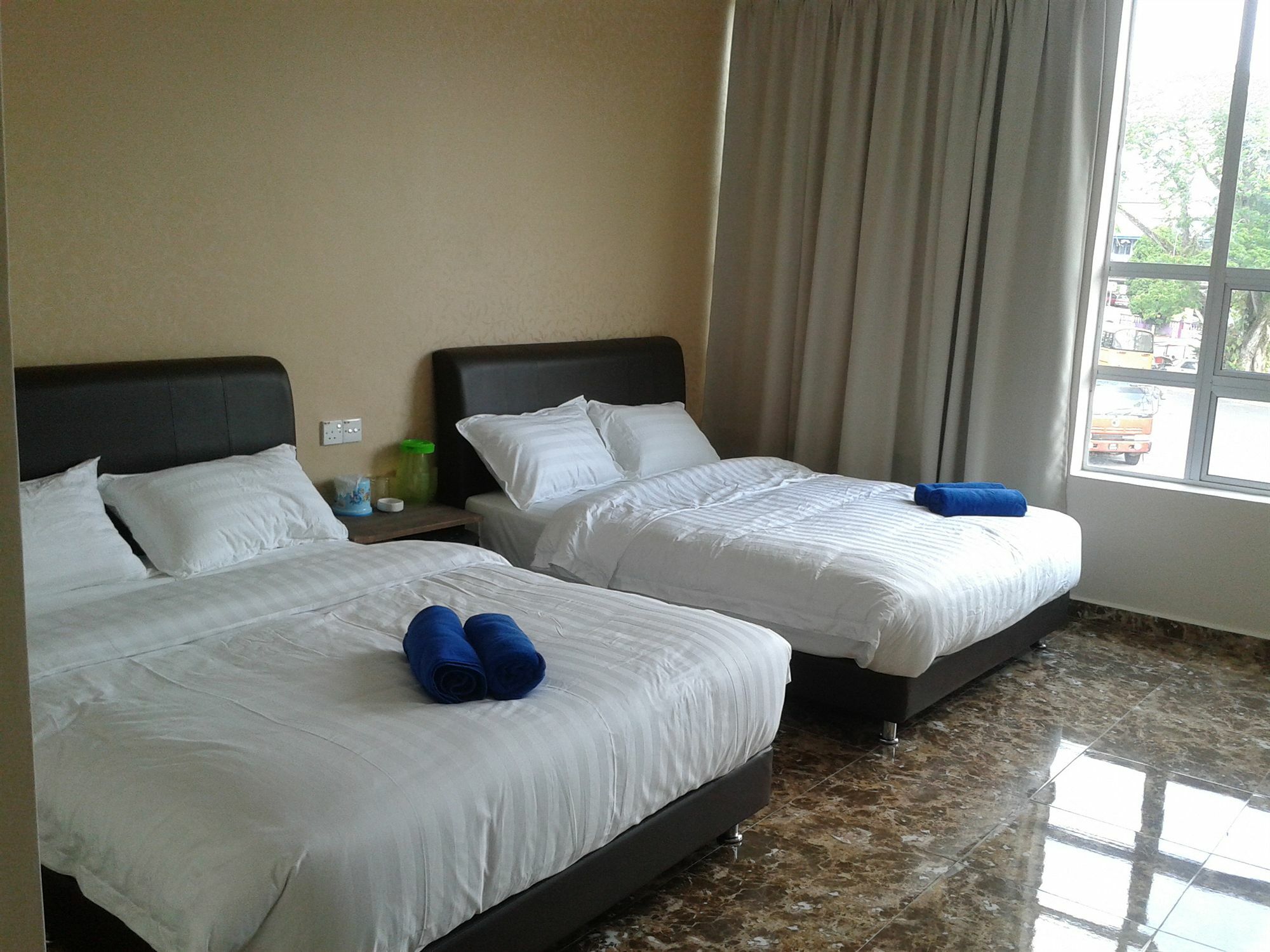Oyo 89493 Q Hotel Mentakab Mentekab Екстериор снимка