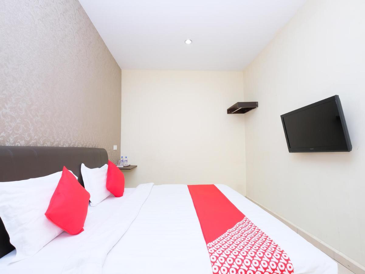 Oyo 89493 Q Hotel Mentakab Mentekab Екстериор снимка