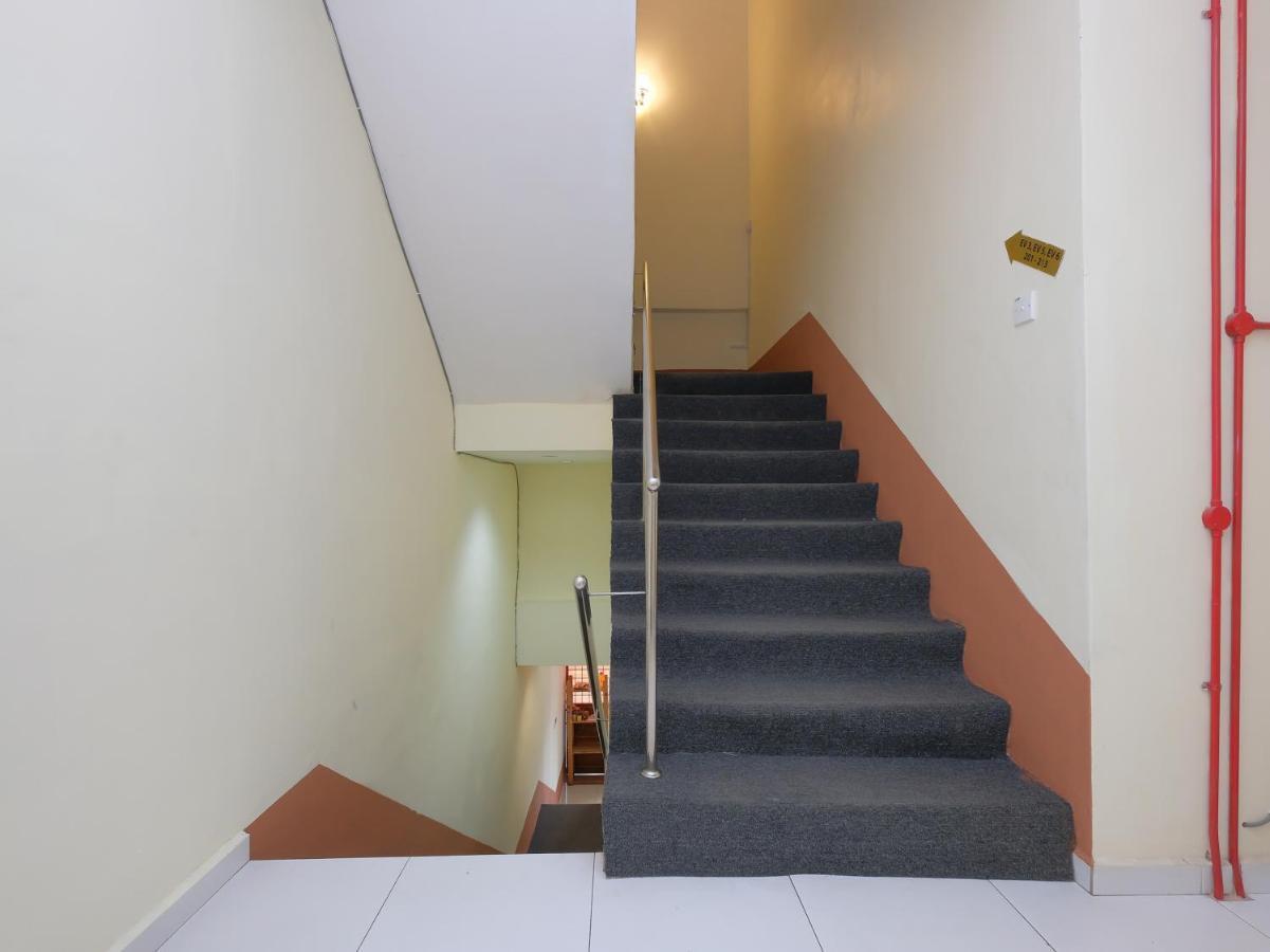 Oyo 89493 Q Hotel Mentakab Mentekab Екстериор снимка